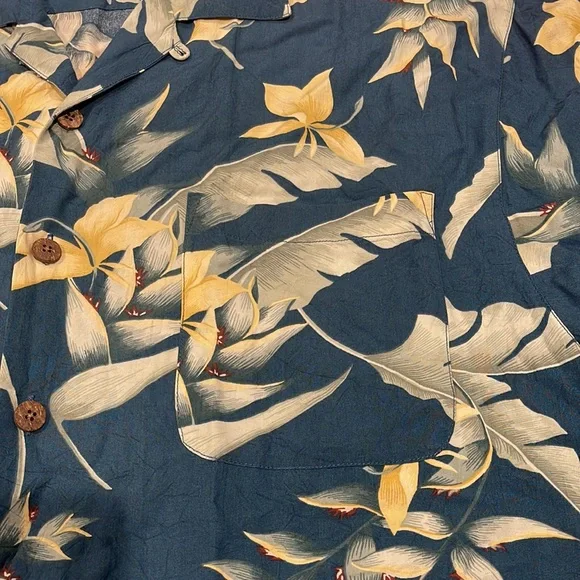 Tommy Bahama Men’s Beautiful Camp Shirt. Mint Condition - Picture 4 of 6